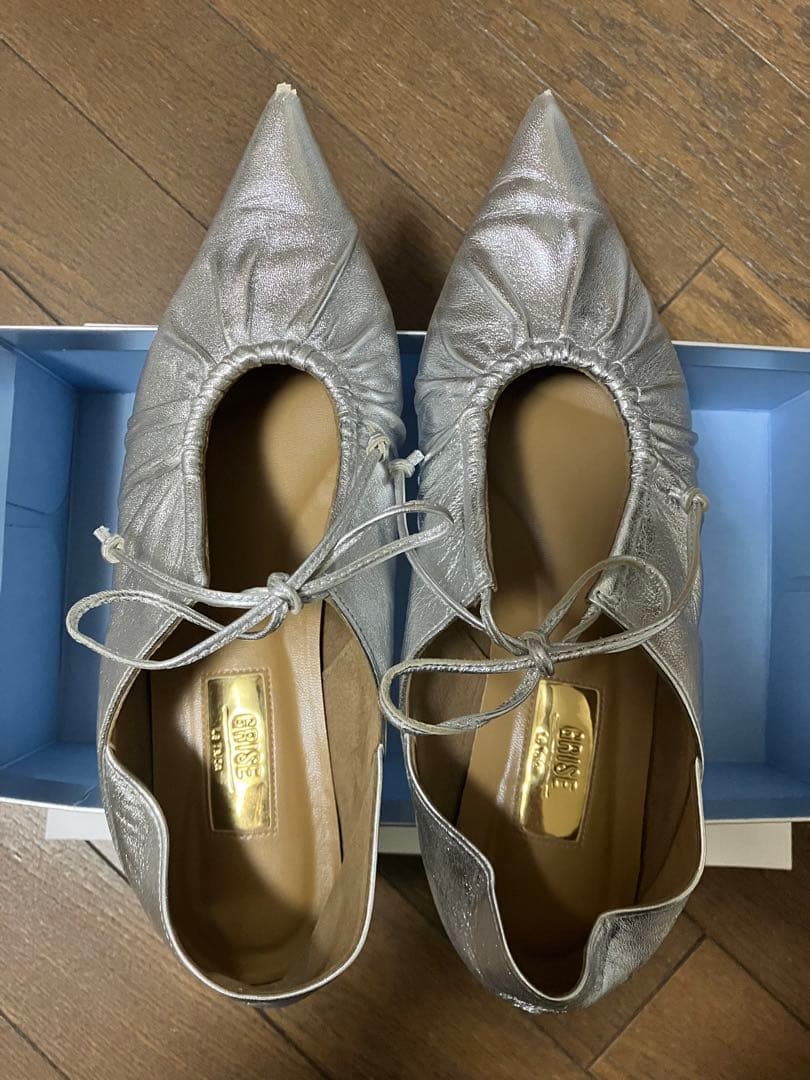 MIDORI UEEDA×GRISEレザーポインテッドギャザーバブーシュ