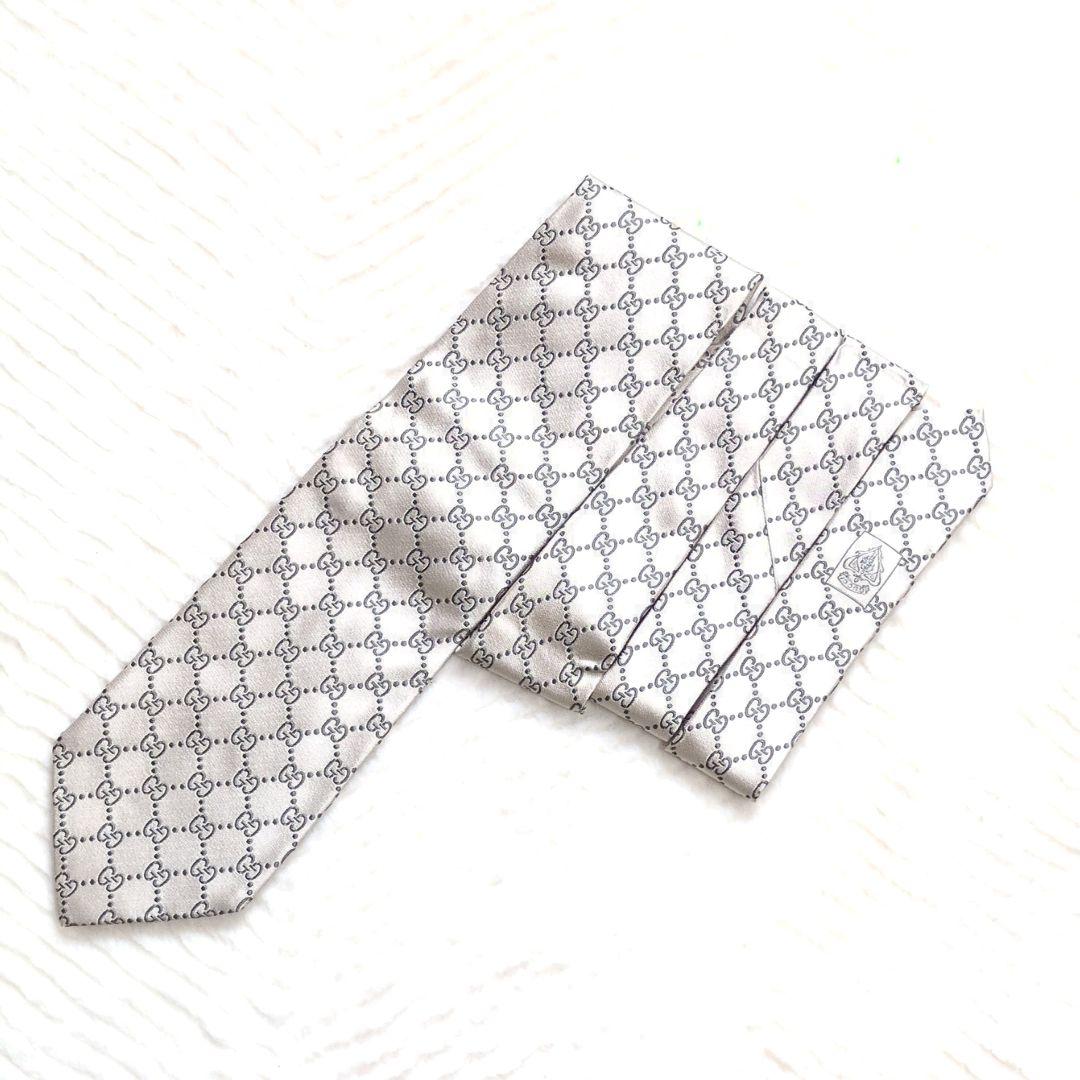 GUCCI　ネクタイ　gg　シルバー　高級　ハイブランド　あんしん鑑定
