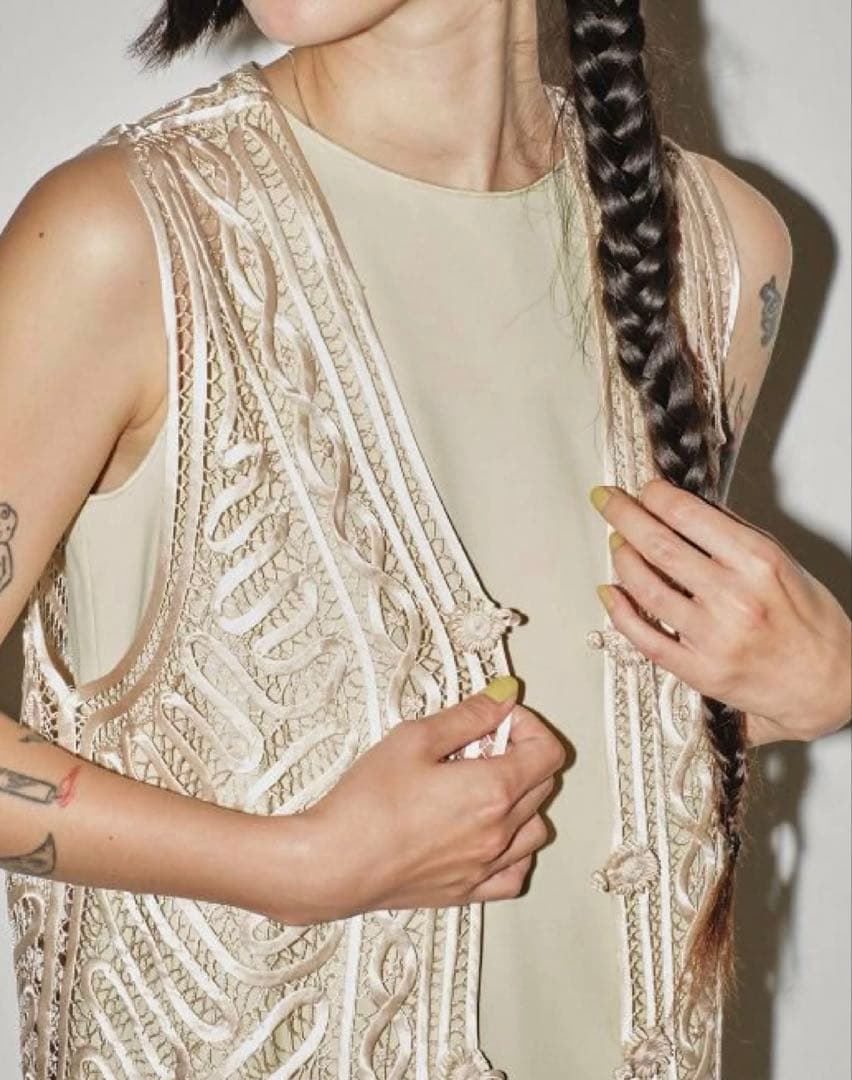 【タグ新品未使用】TODAYFUL Embroidery Middle Vest