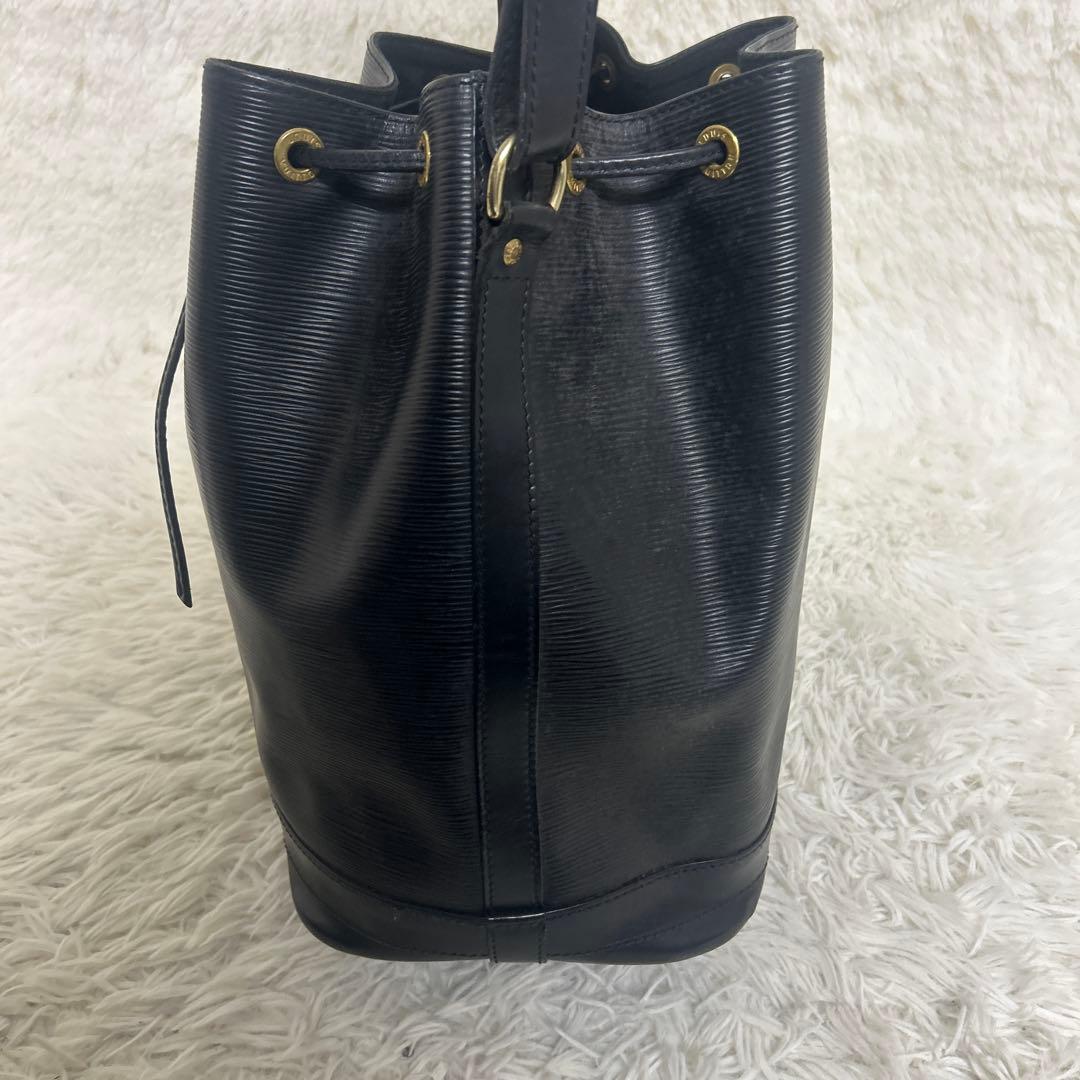 ルイヴィトン エピ ノエ レザー ショルダーバッグ ブラック シリアルあり