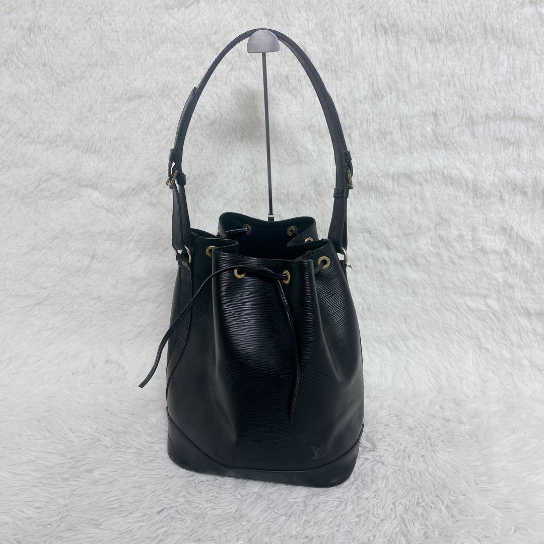 ルイヴィトン エピ ノエ レザー ショルダーバッグ ブラック シリアルあり