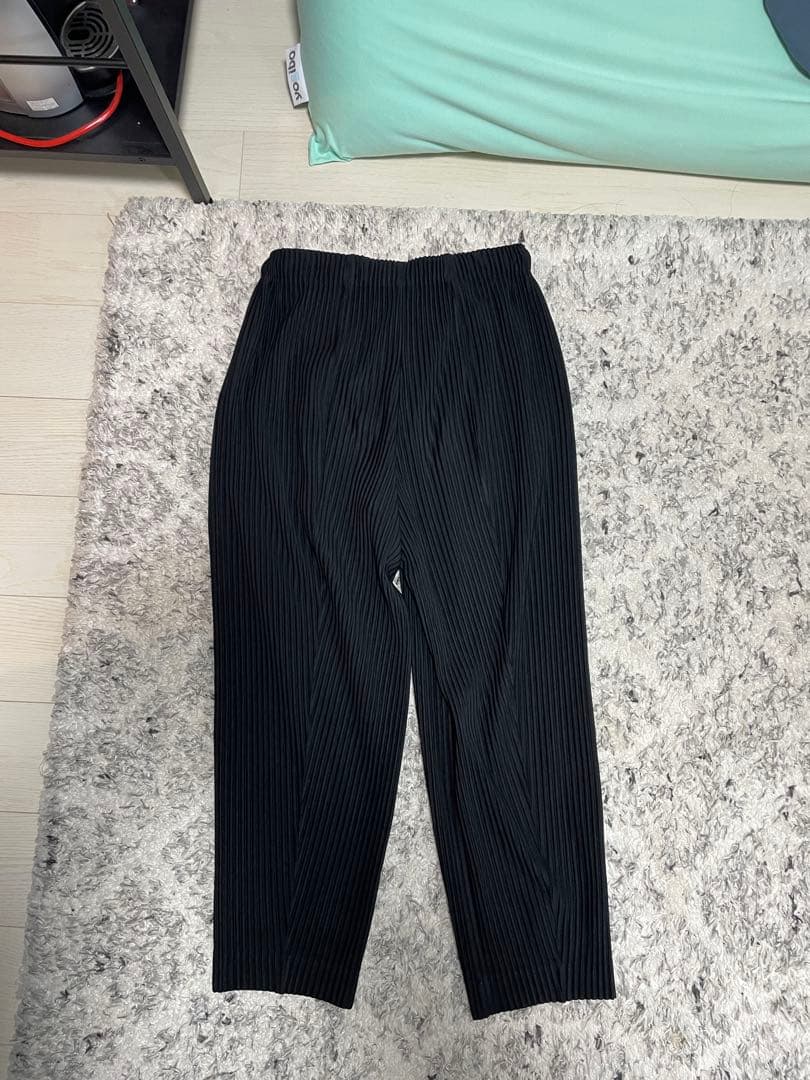 プリーツパンツ　センタープレス　サイズ3 オムプリッセイッセイミヤケ　黒