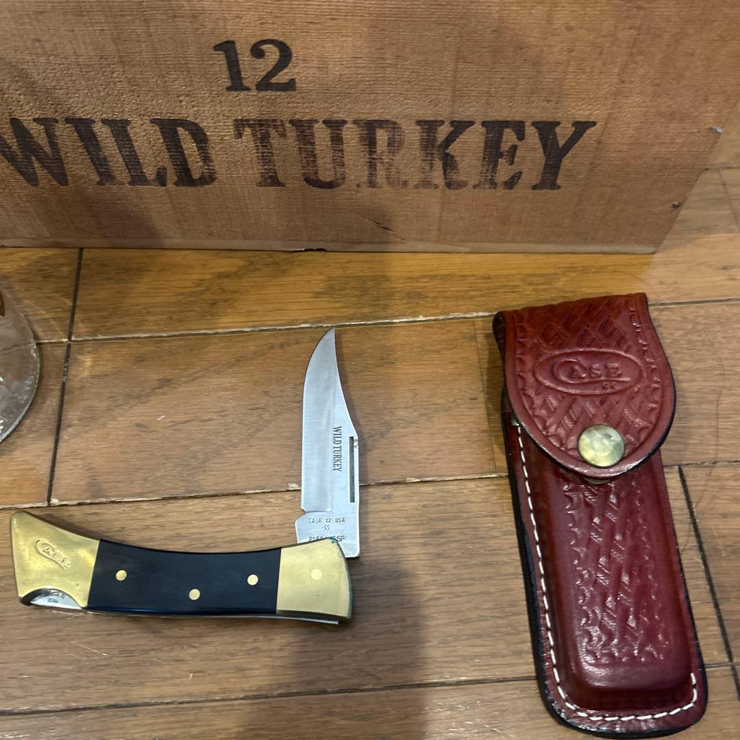 ワイルドターキーのグッズと空瓶