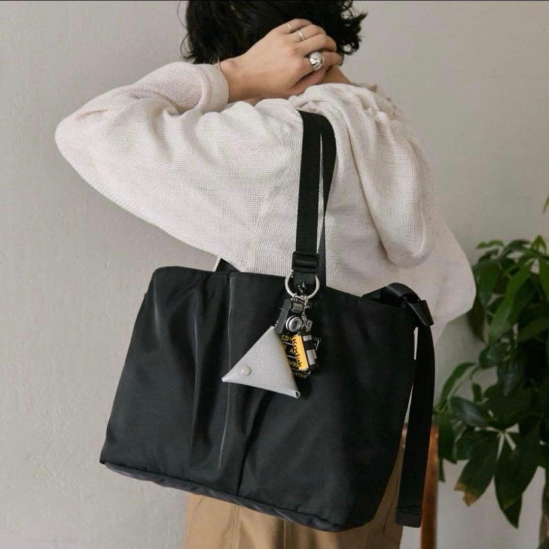 イアパピヨネ アジャスタートートバッグ 横型 ブラック