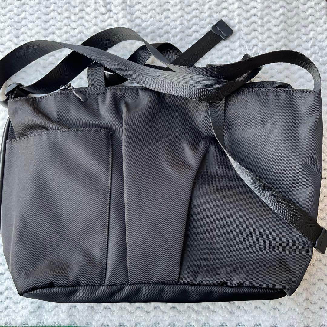 イアパピヨネ アジャスタートートバッグ 横型 ブラック