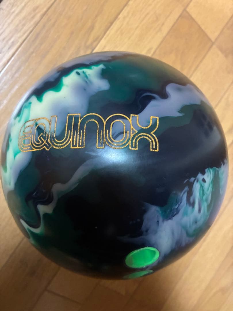 Storm Equinox Solid ボウリングボール 14LB