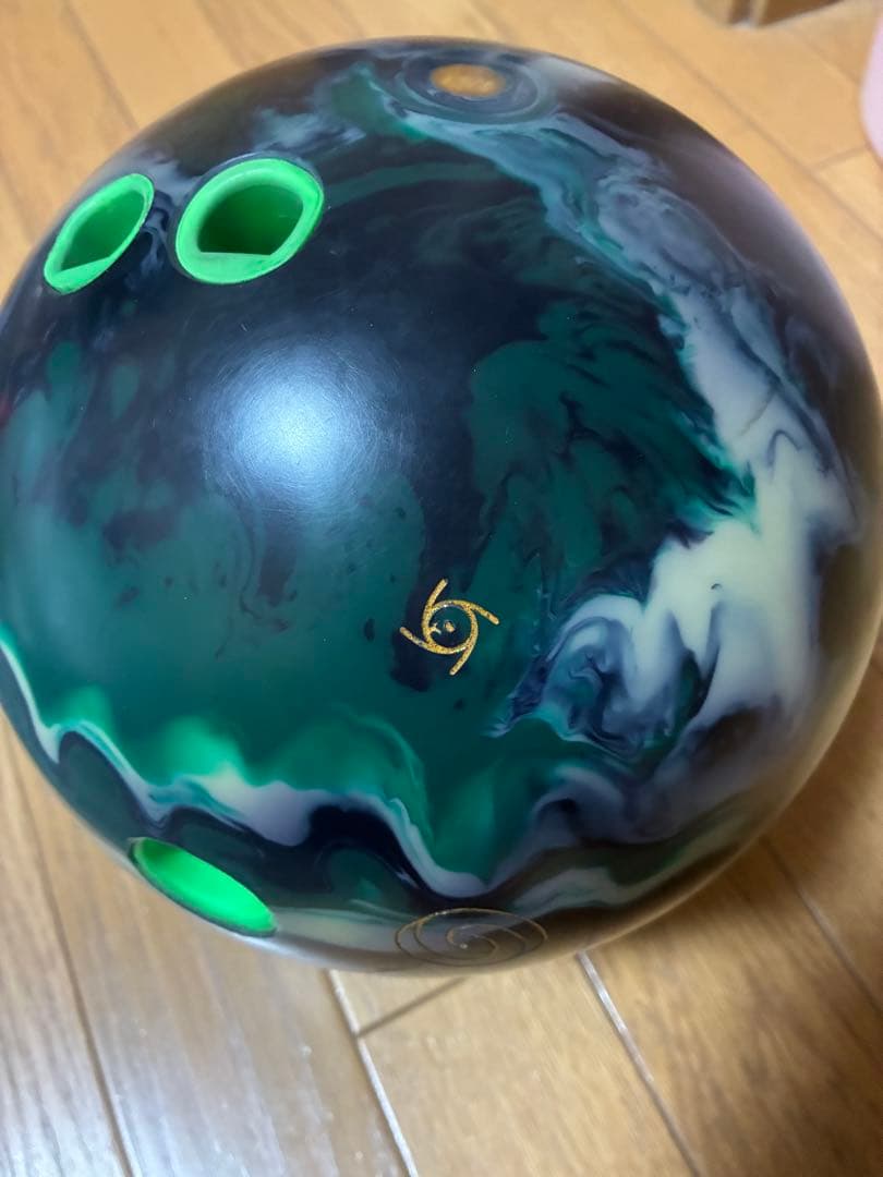 Storm Equinox Solid ボウリングボール 14LB