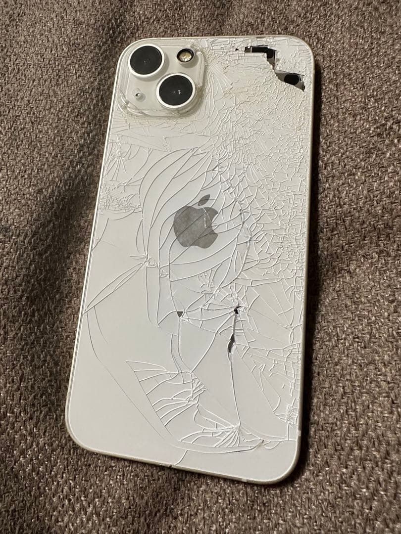 iPhone 13 ホワイト 背面破損