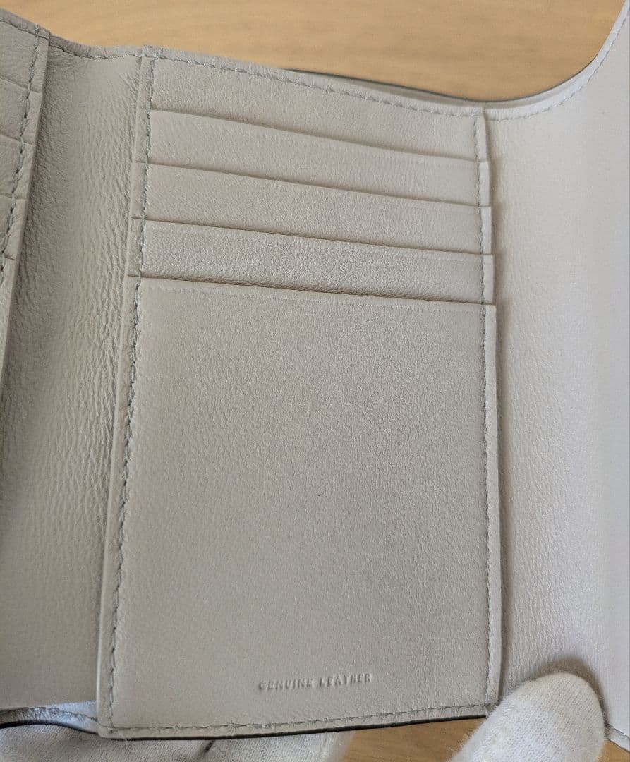 新春セール【新品・未使用】FURLA折り財布