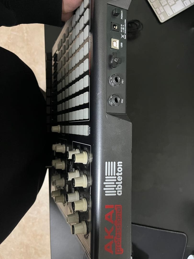 AKAI APC40 MIDIコントローラー