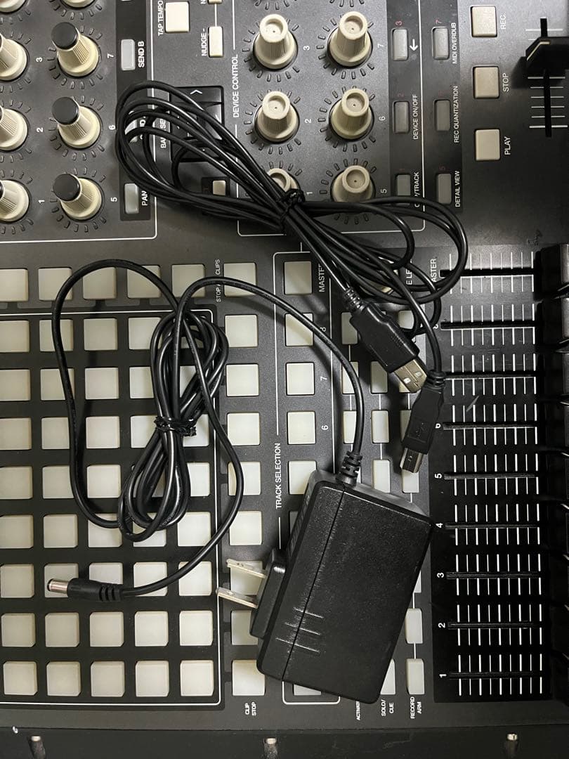 AKAI APC40 MIDIコントローラー