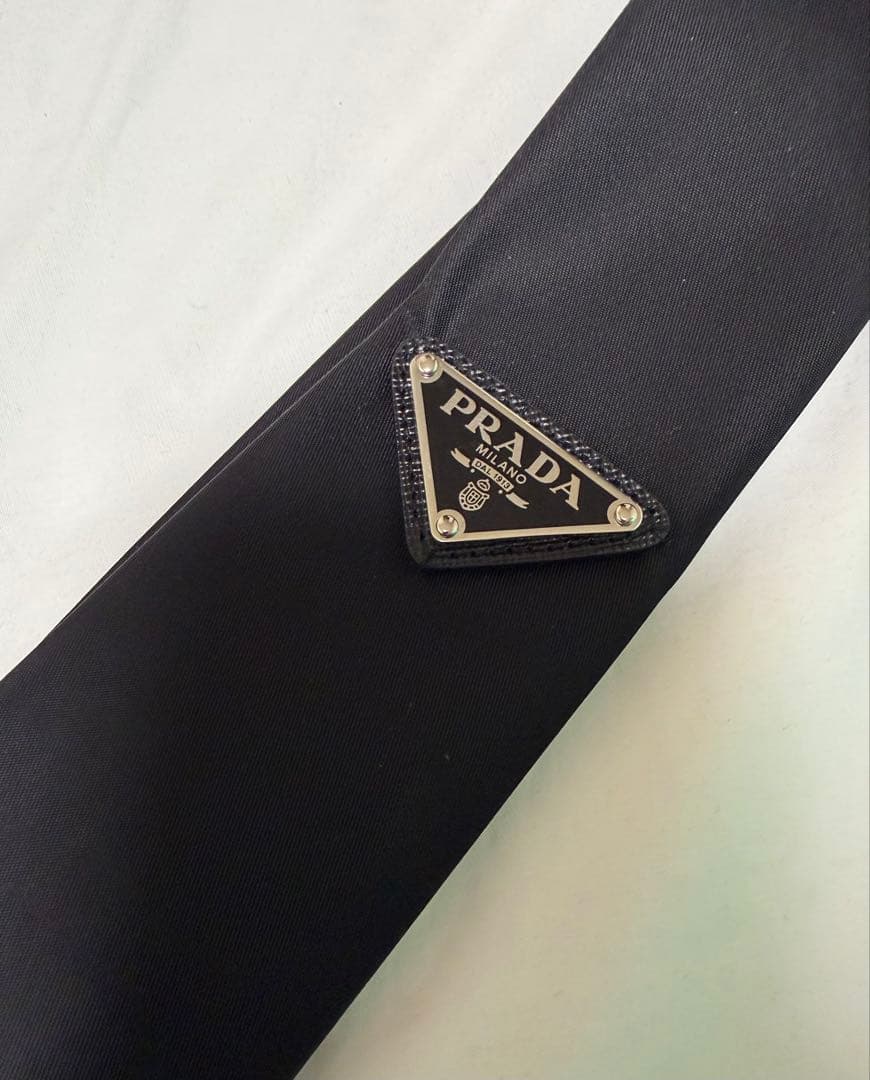 PRADAプラダ　黒ナイロン　3度使用の美品！