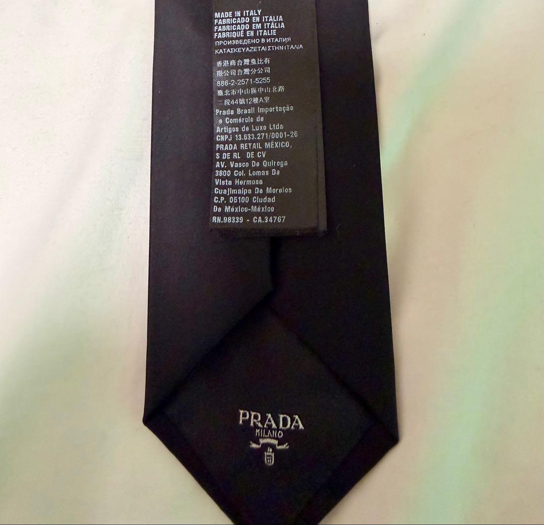 PRADAプラダ　黒ナイロン　3度使用の美品！