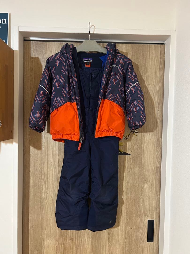 Patagonia 子ども用スノーボードウエア　ネイビー/オレンジ