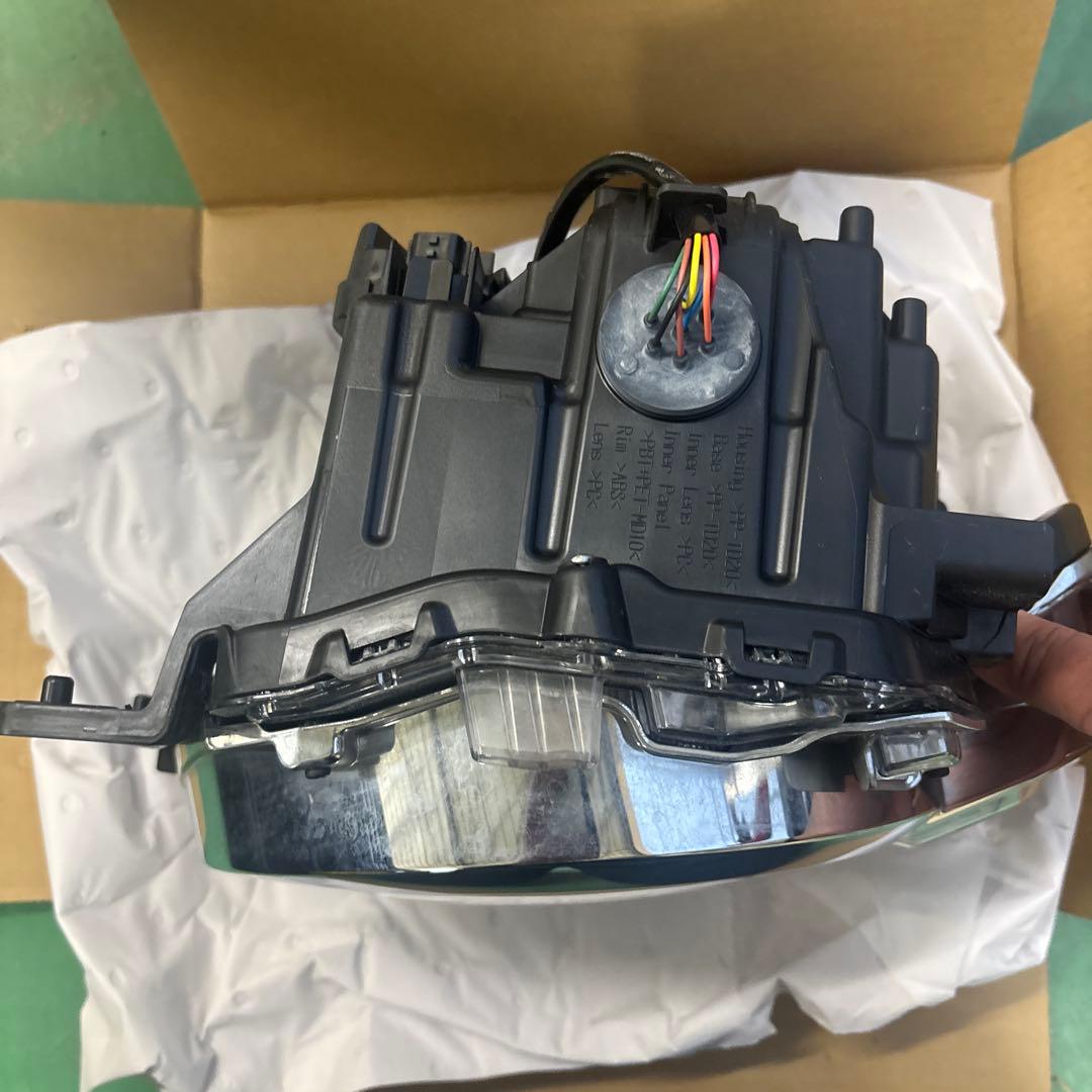 令和2年　SUZUKI、ハスラー右ヘッドライト