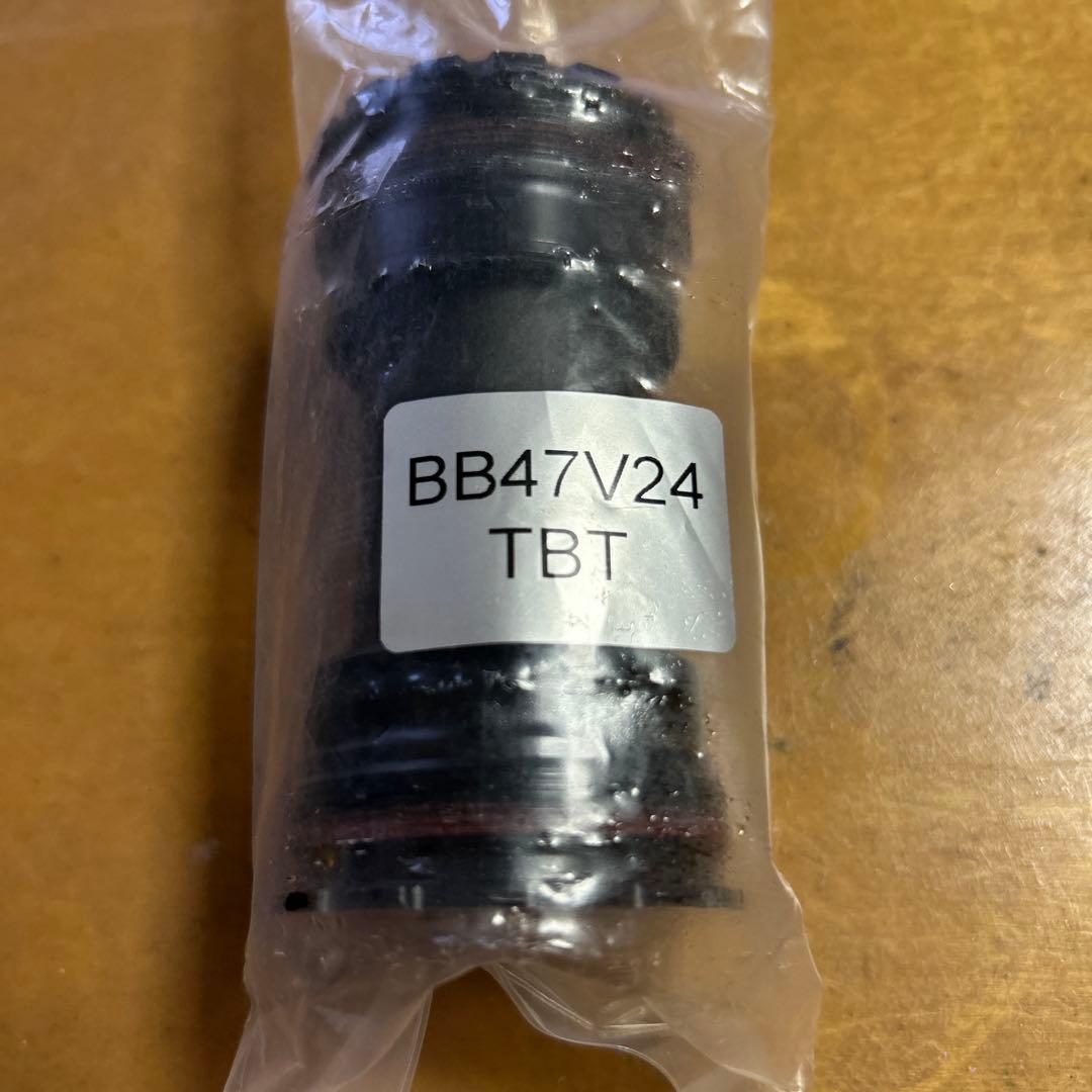 新品‼️TOKEN BB 47-V24-TBT セラミックベアリング