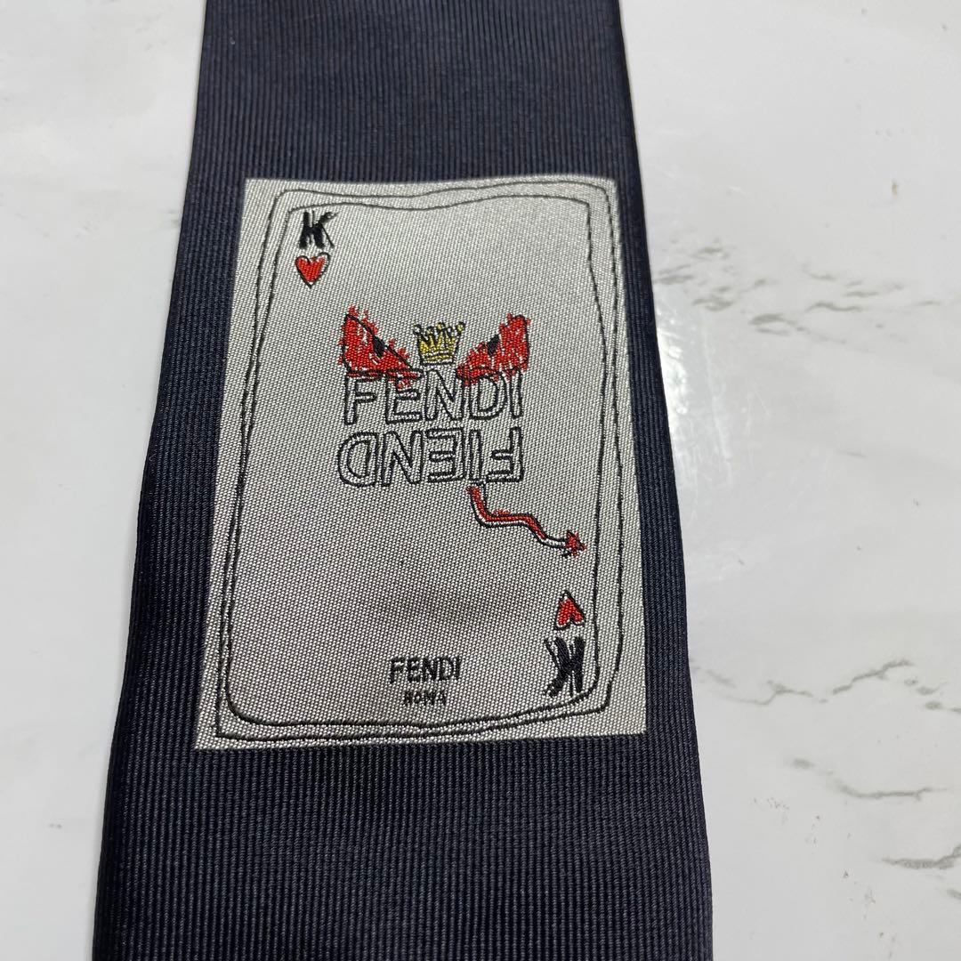 ✨ケース付✨FENDI ネクタイ 現行 ソリッド ナロータイ ワンポイント レア