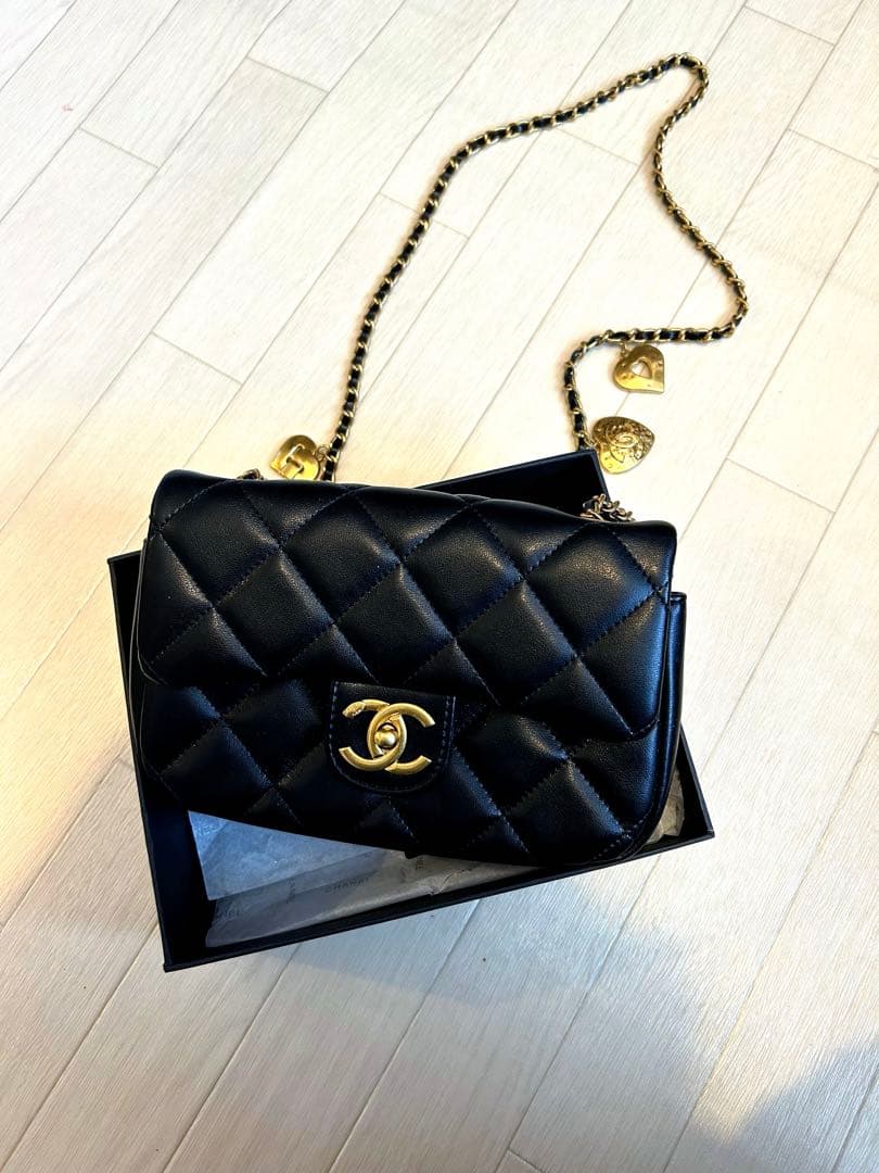ア*様 CHANELブラックレザー ハートチャームノベルティバッグ