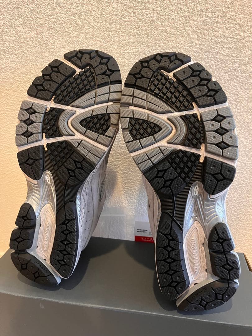 【新品未使用】ニューバランス ML2002R0 グレー 23.5cm