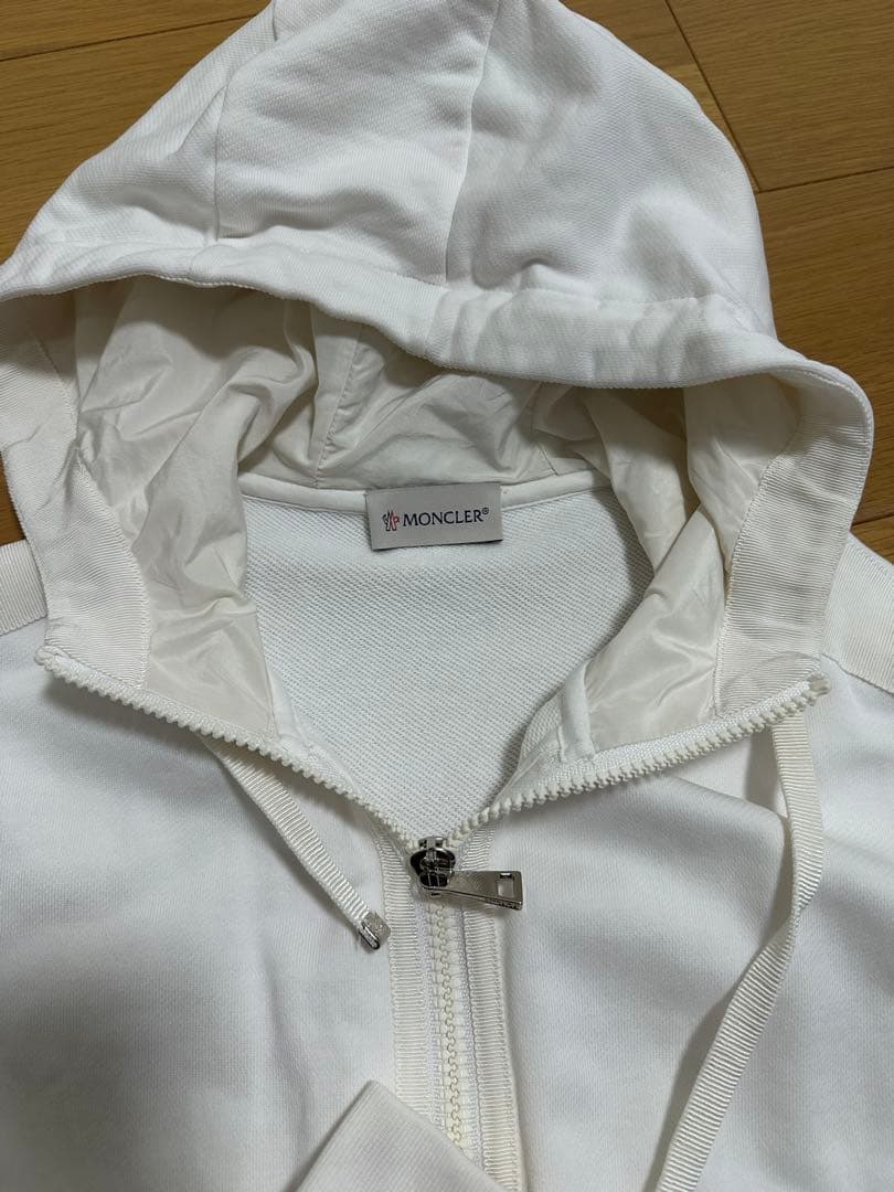 MONCLER ホワイト フルジップパーカー