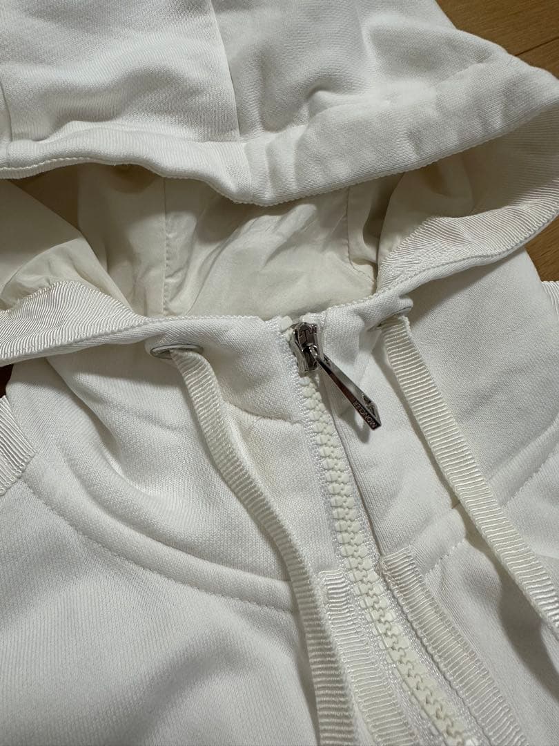 MONCLER ホワイト フルジップパーカー