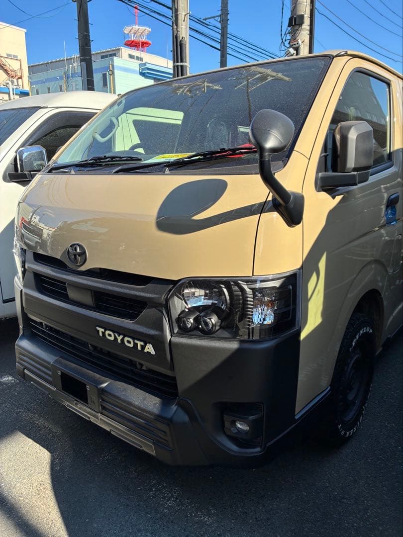 登録済み未使用車外し　ハイエース200系8型　インナーブラックヘッドライト