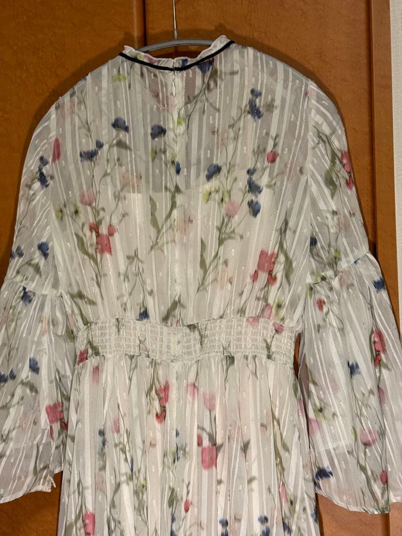 【ひー】ボウタイフラワープリントワンピース