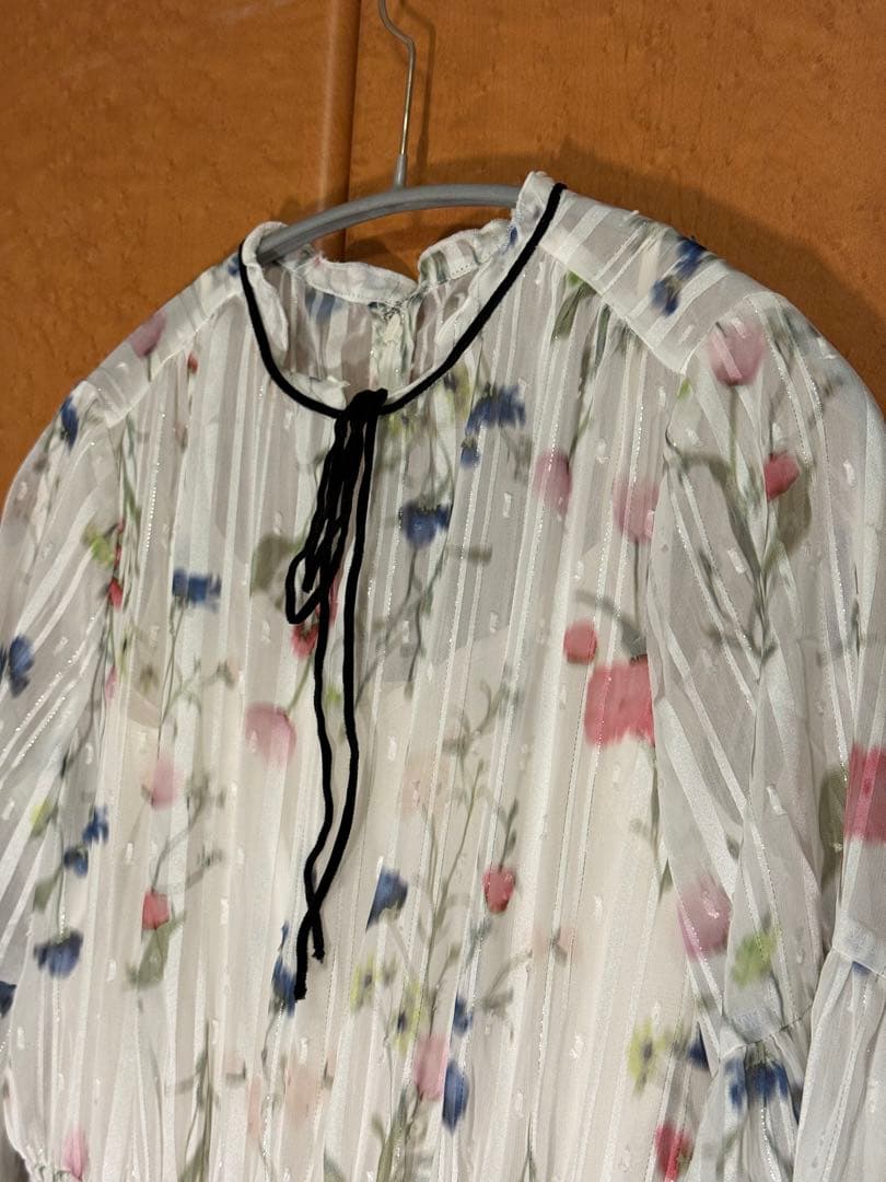 【ひー】ボウタイフラワープリントワンピース