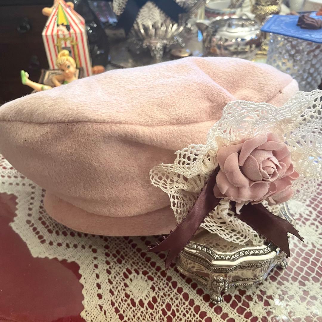 新品　未使用　メアリーマグダレン　ベレー帽　帽子　薄ピンク系　コサージュ　薔薇