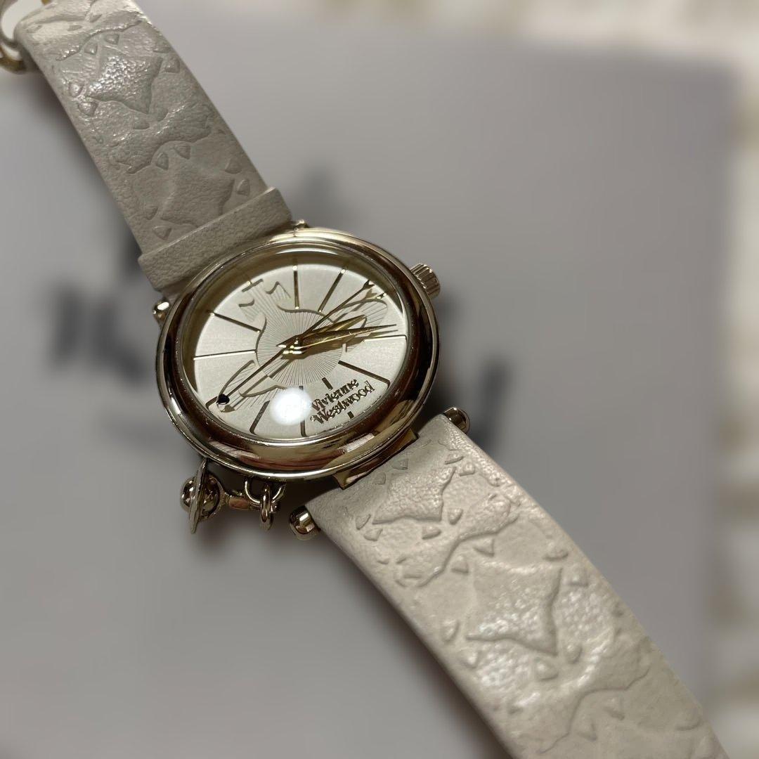 【美品、希少】ヴィヴィアンウエストウッド　腕時計　オーブチャーム付き　箱あり