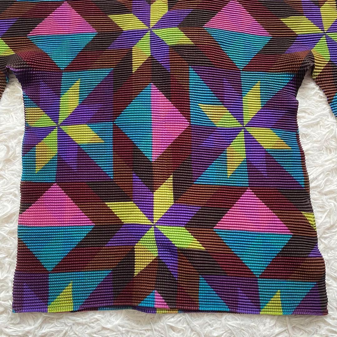 ピーリック■me　イッセイミヤケ　プリーツ　ハイネック　幾何学　総柄