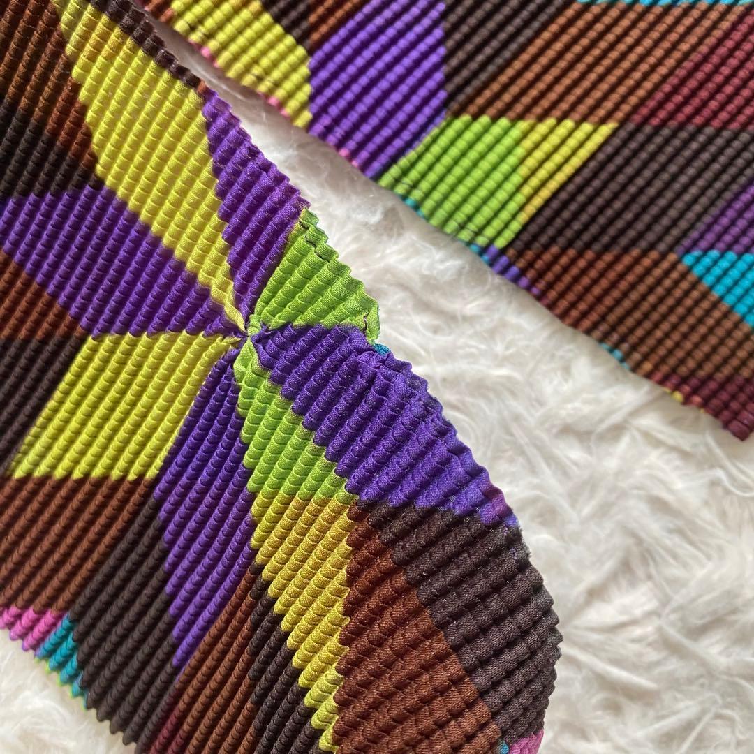 ピーリック■me　イッセイミヤケ　プリーツ　ハイネック　幾何学　総柄