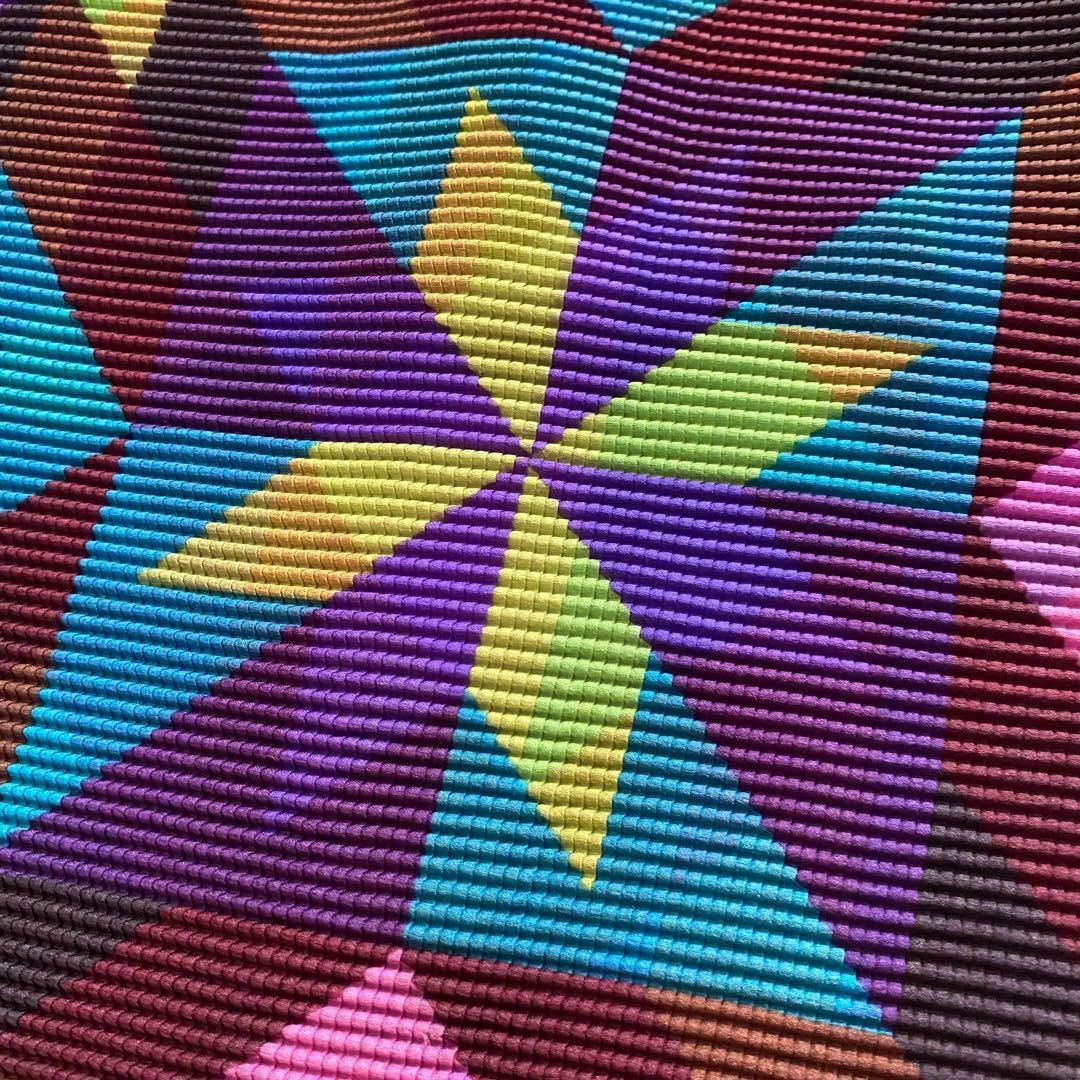 ピーリック■me　イッセイミヤケ　プリーツ　ハイネック　幾何学　総柄