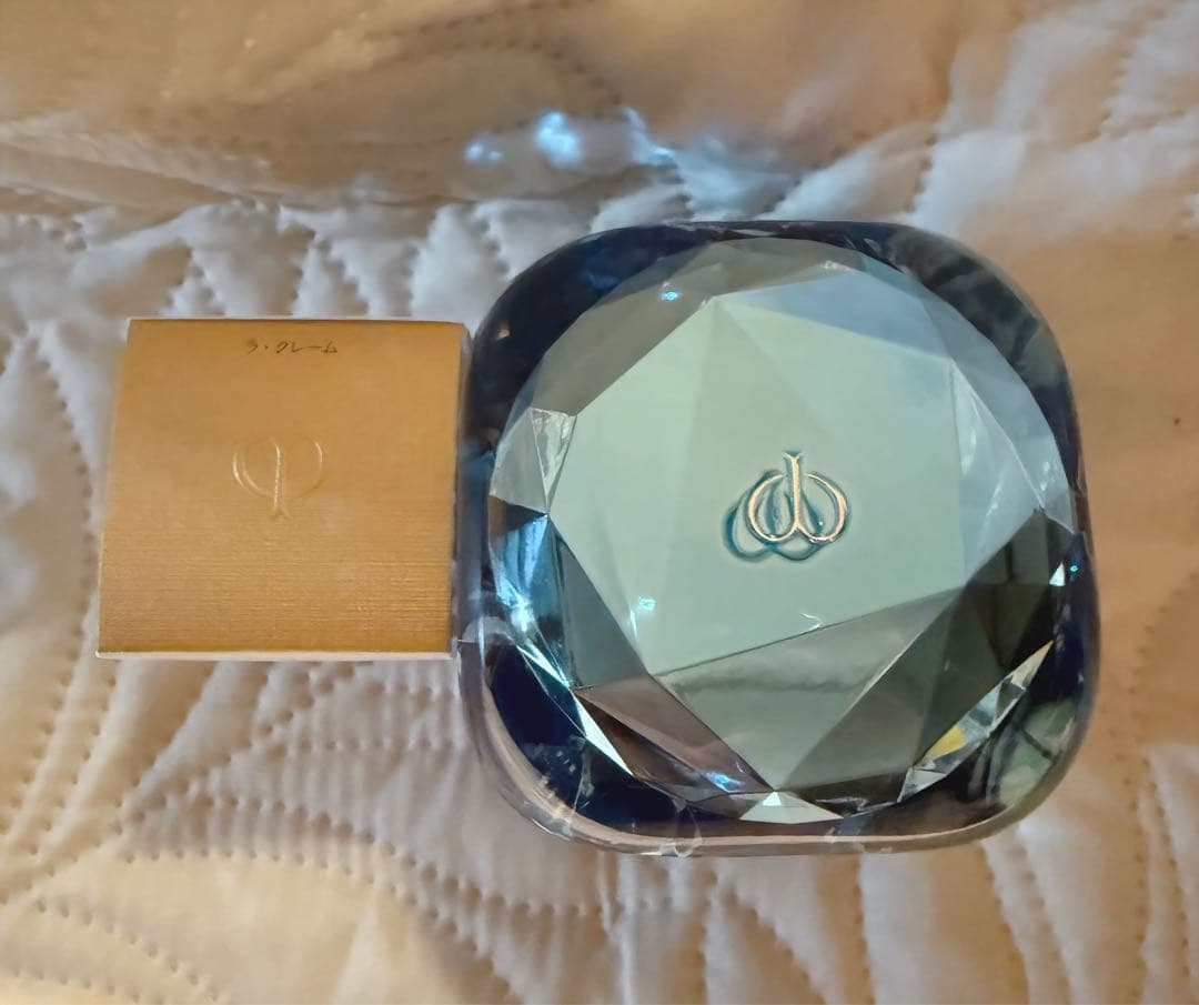 クレドポーボーテ ラクレーム 2022年 ホリデー限定パッケージと特製サイズ5g