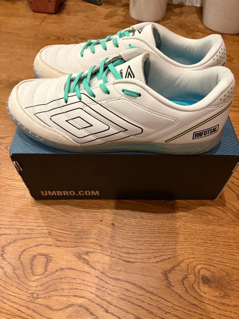 Umbro Brilliant ホワイト/ターコイズ シューズ