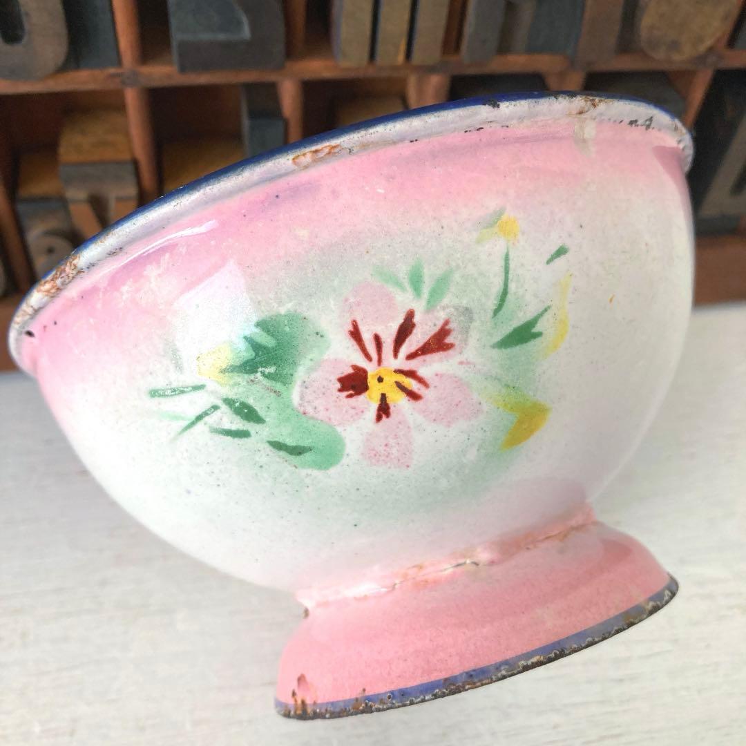 ぷ*い様 フランスアンティーク☘️ホーロー レア ピンク花柄トレイ ボウル
