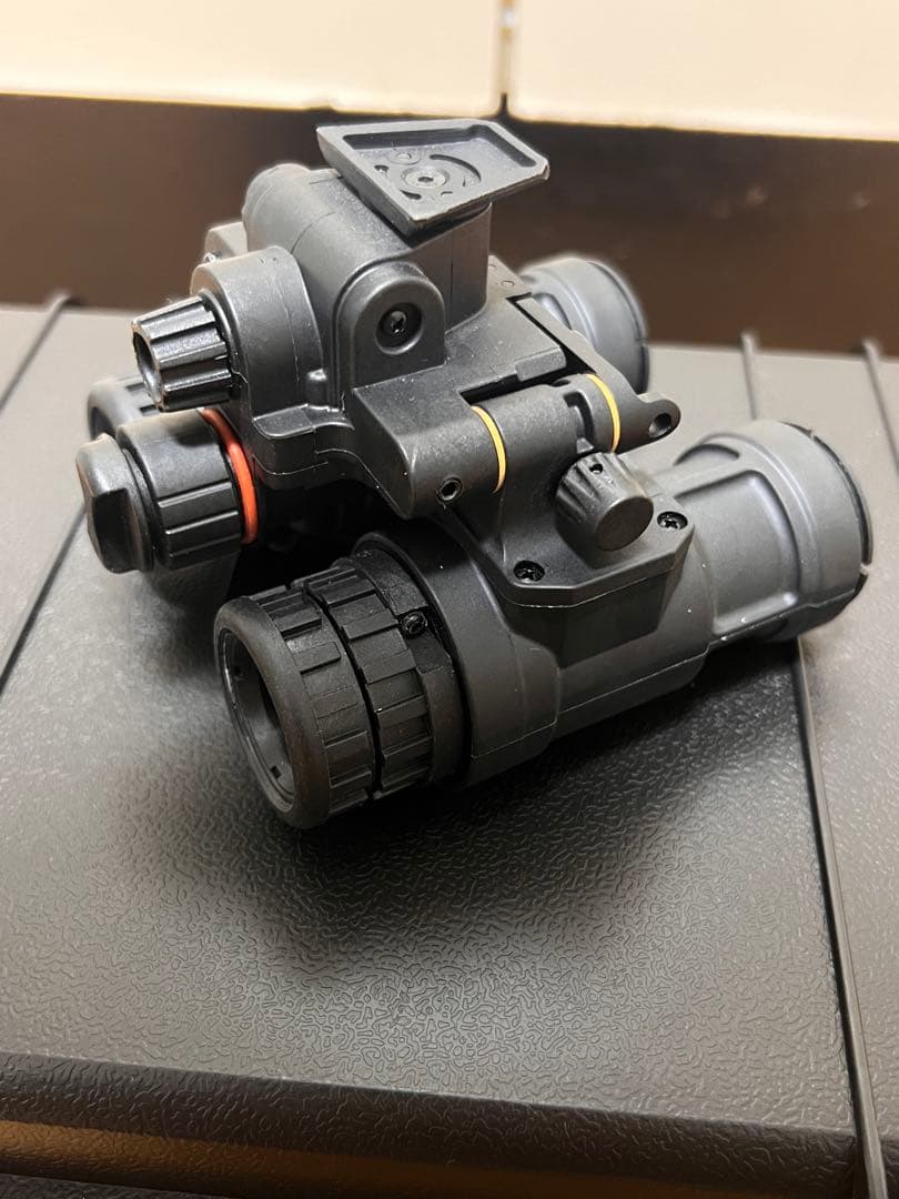 PVS31　デジタルナイトビジョン 実動 IRバッテリーボックス対応　四角画面