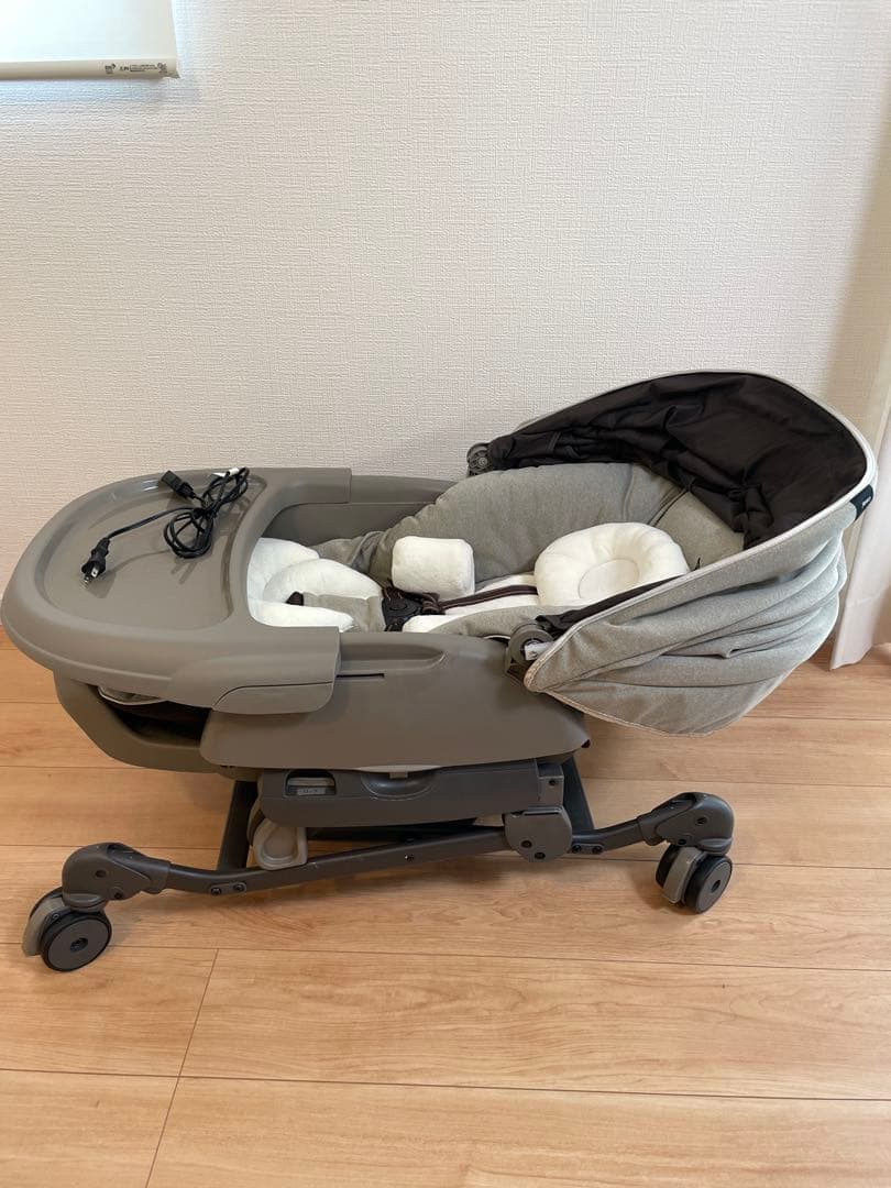 【美品】ネムリラ Combi AUTO SWING BEDi