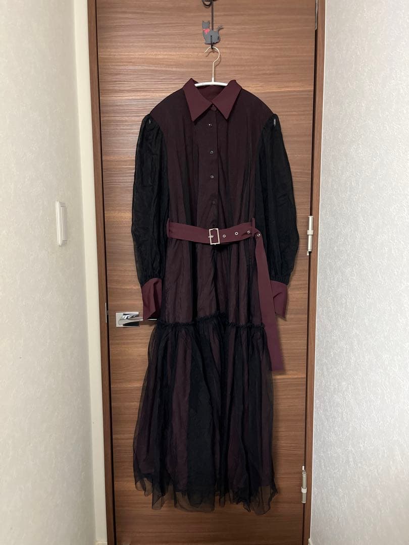 ワインレッドと黒のロングドレス　チュールレイヤーデザインワンピース HARE
