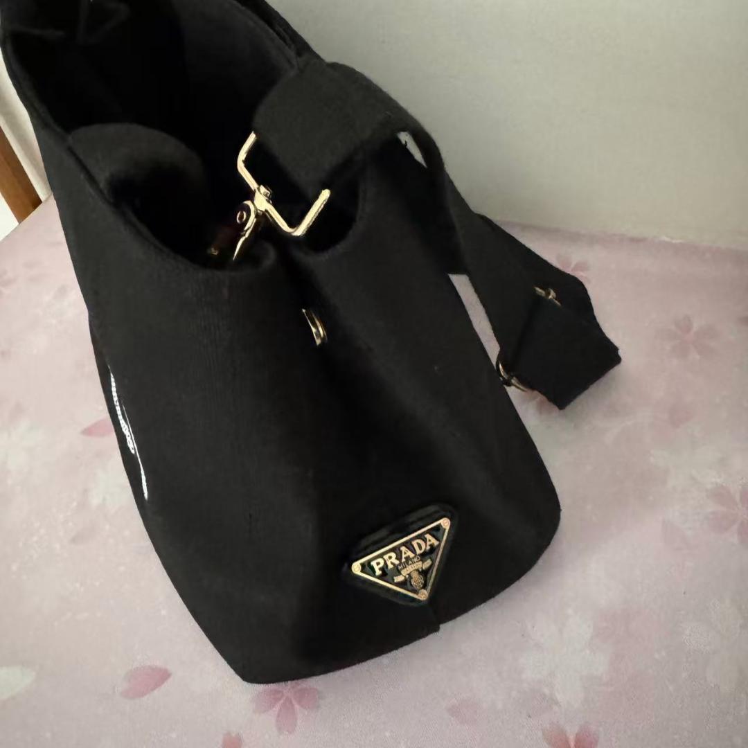 PRADA ブラック ショルダーバッグ サコッシュ