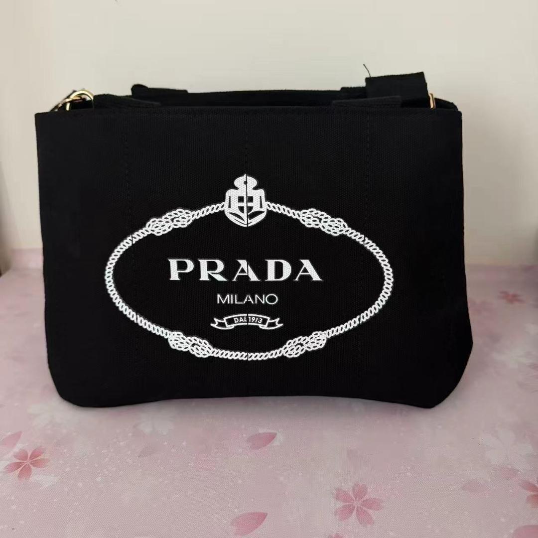 PRADA ブラック ショルダーバッグ サコッシュ