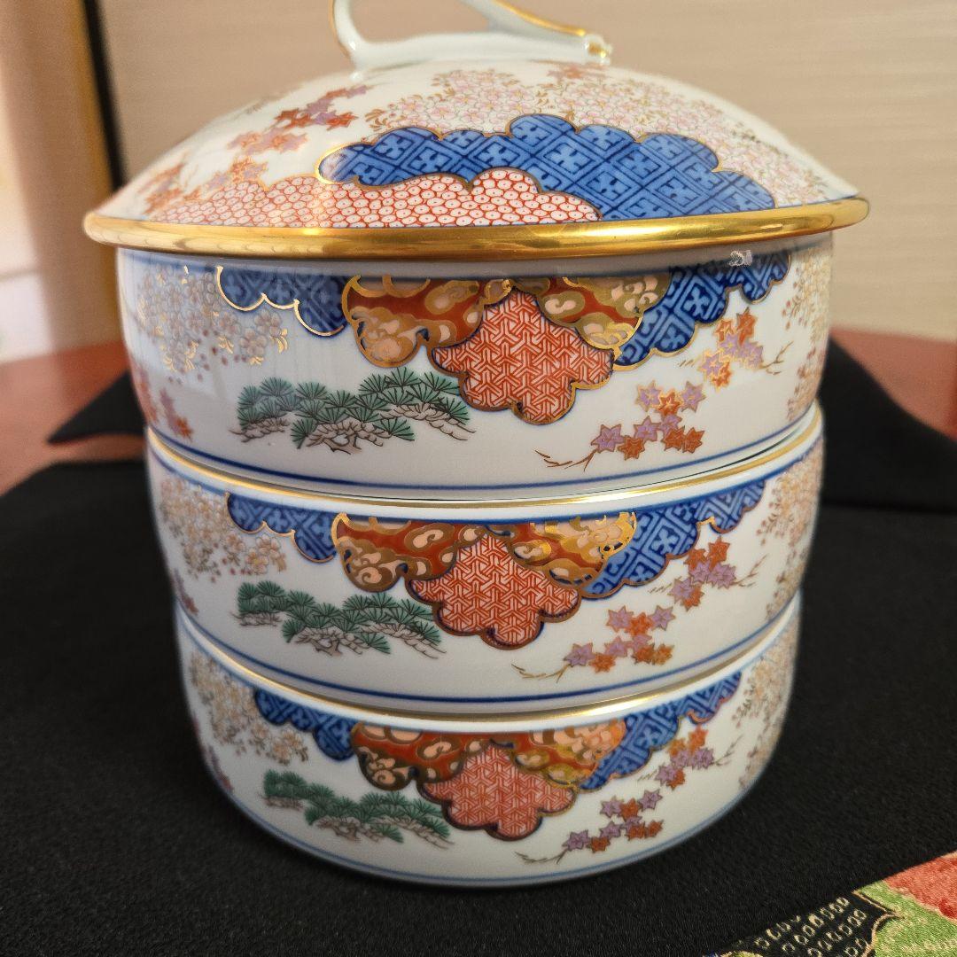 【希少な未使用美品】有田焼 其泉窯 染錦春秋紋　三段重