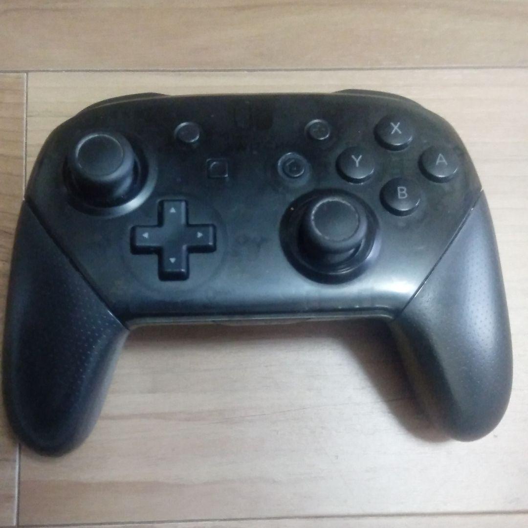 スイッチ本体とプロコンとスマブラソフト、スタンド付き