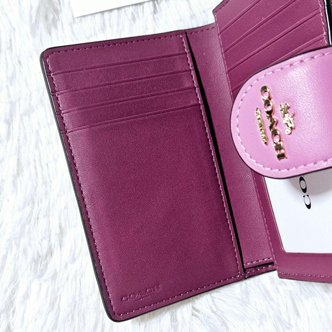 【COACH】二つ折り財布／収納力◎ コンパクト設計