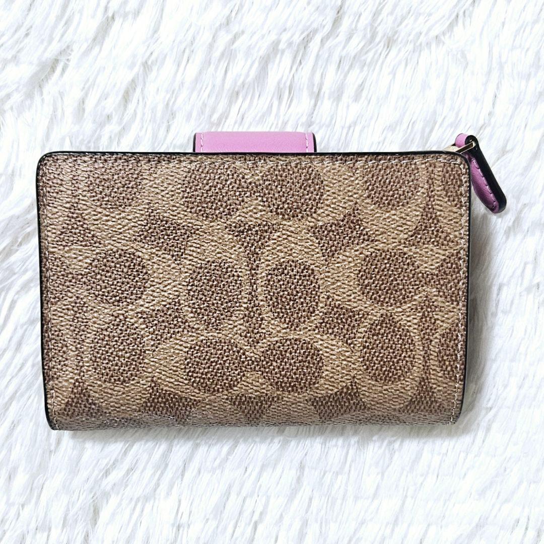 【COACH】二つ折り財布／収納力◎ コンパクト設計