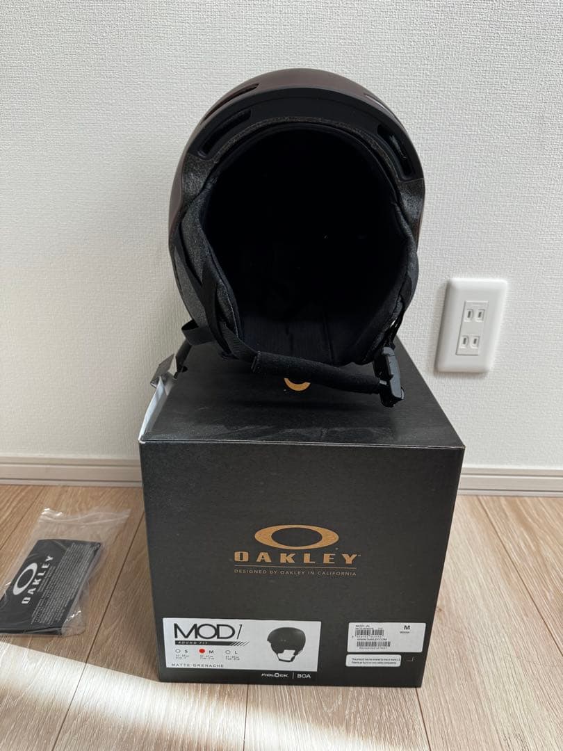 OAKLEY スノーヘルメット MOD1 Mサイズ