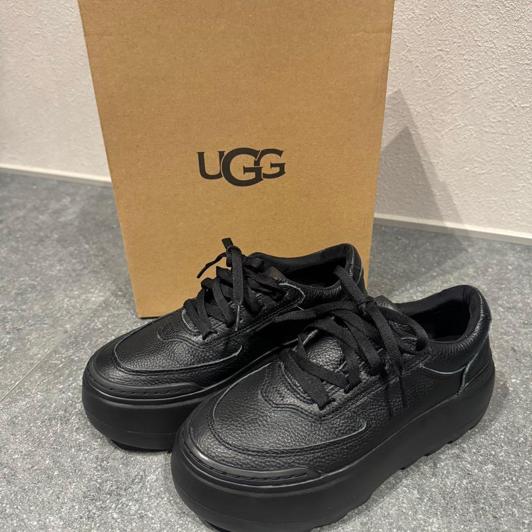 【未使用級】UGG アグ マリンメガレース　23センチ厚底スニーカー 黒 レザー