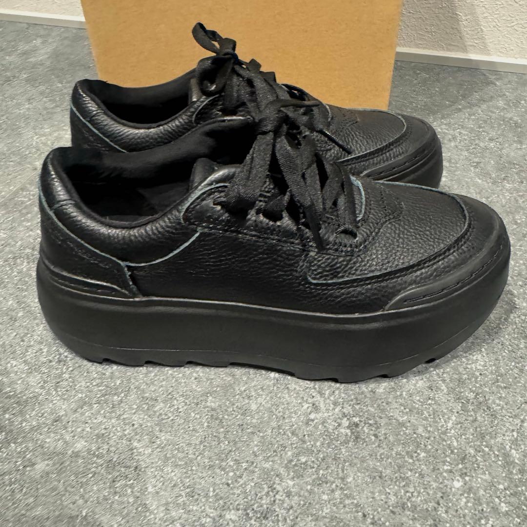 【未使用級】UGG アグ マリンメガレース　23センチ厚底スニーカー 黒 レザー