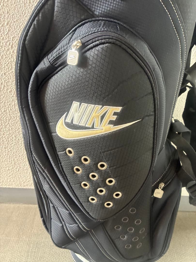 希少　Nike ブラック キャディバッグ フード付き