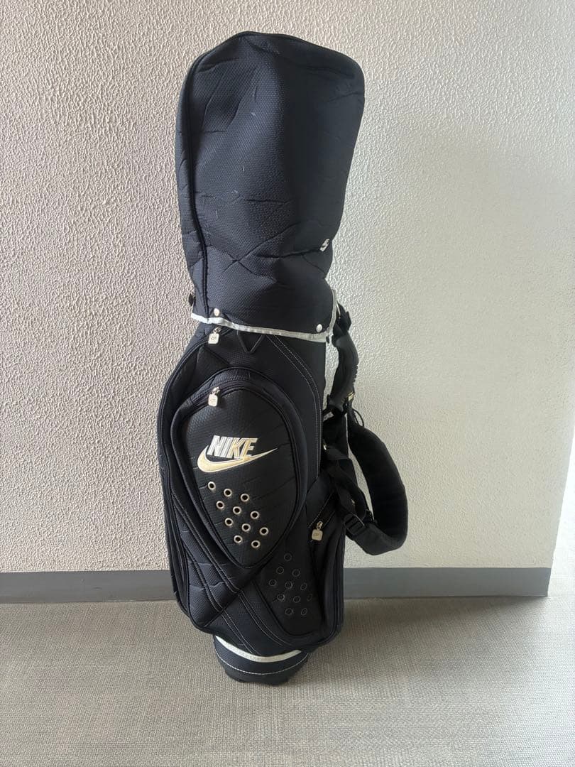 希少　Nike ブラック キャディバッグ フード付き